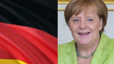 Till vänster syns Tysklands flagga. Till höger syns Angela Merkel. Hon är ganska gammal och har kort brunt hår och grön kavaj.