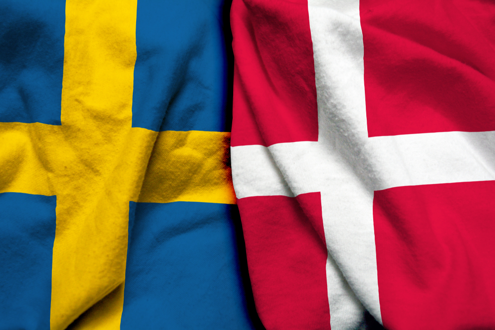 Svenska och danska flaggan