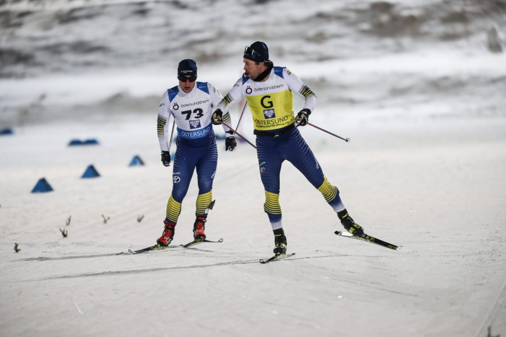 En längskidåkare som ska vara med i Paralympics.